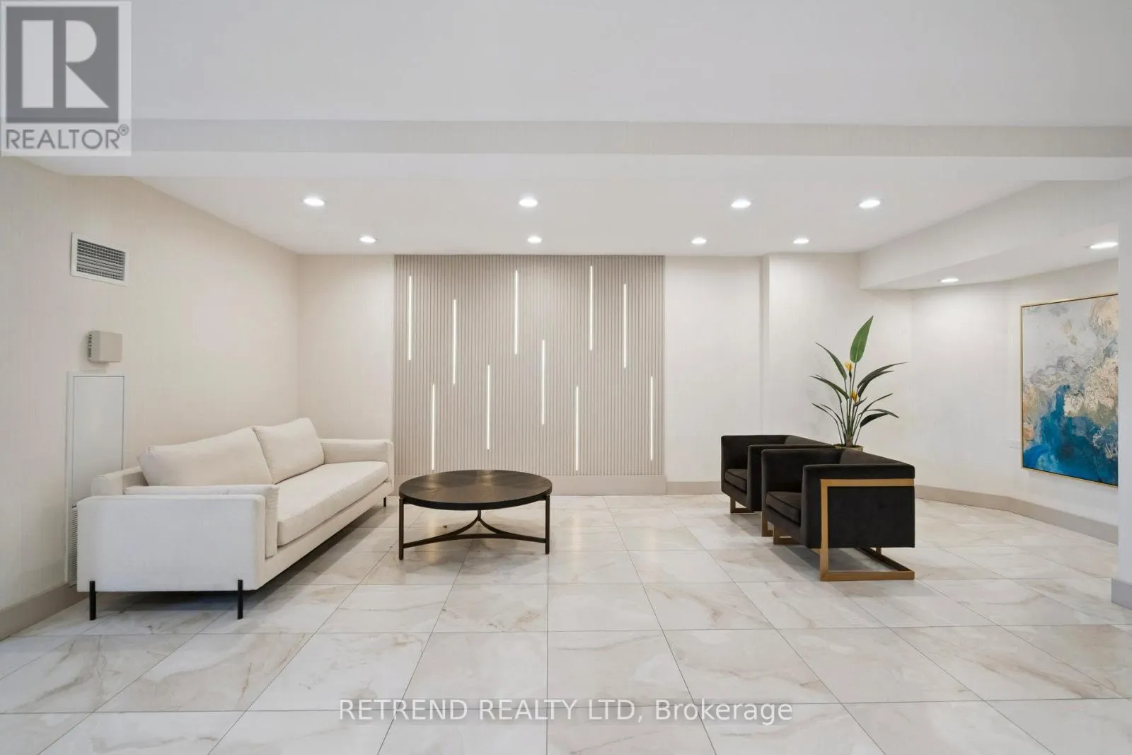 826 - 32 CLARISSA DRIVE