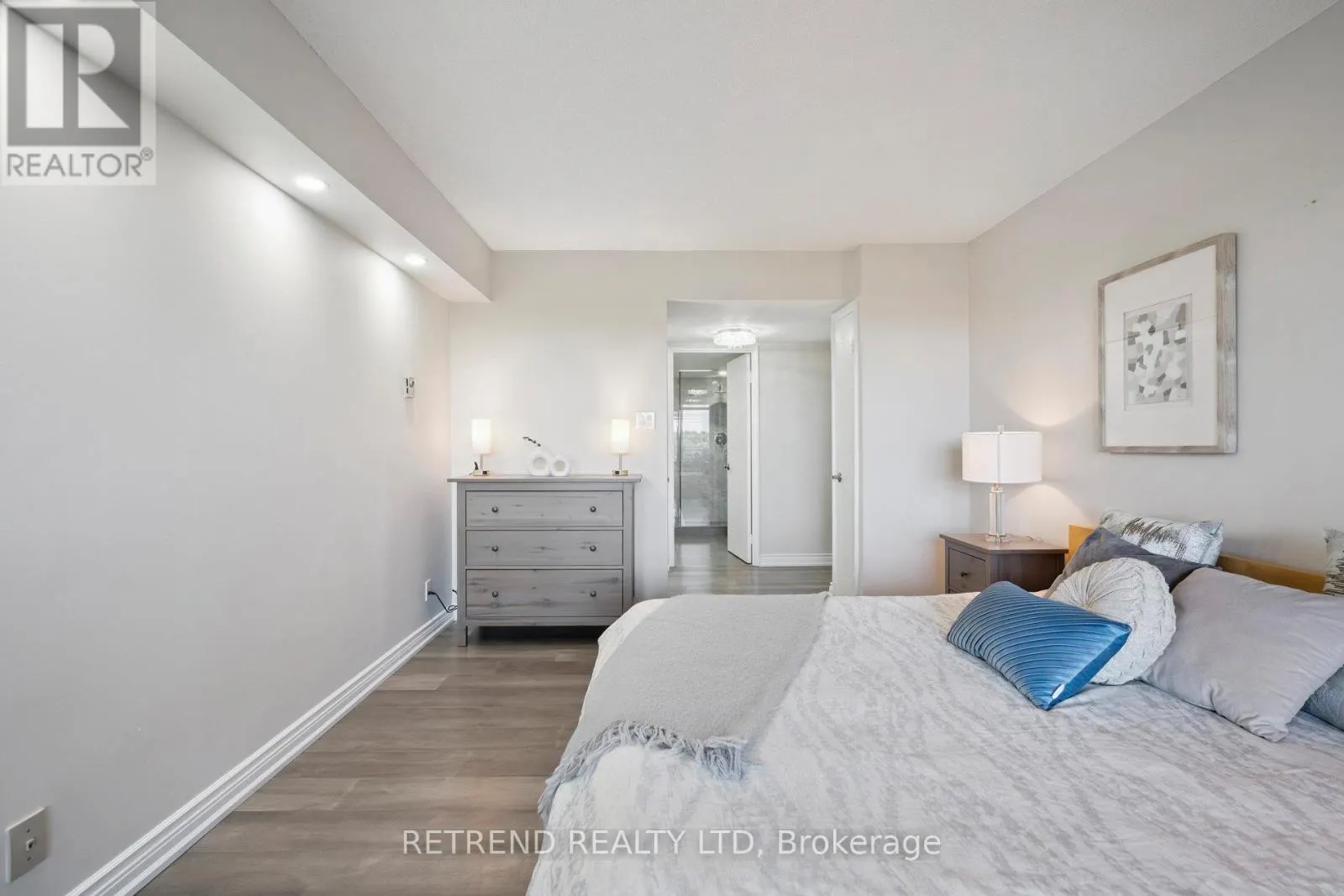 826 - 32 CLARISSA DRIVE