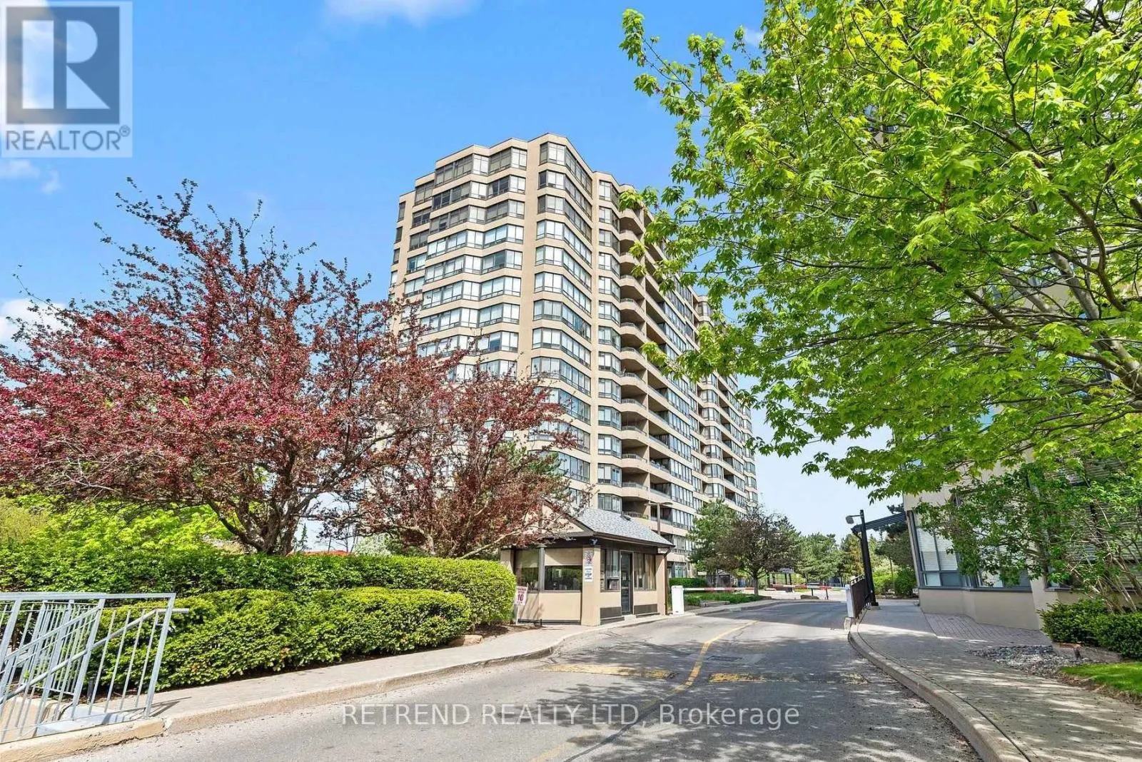 826 - 32 CLARISSA DRIVE