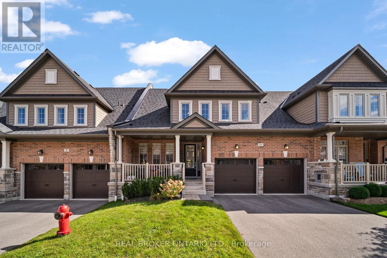 11 HOWARD WILLIAMS COURT
