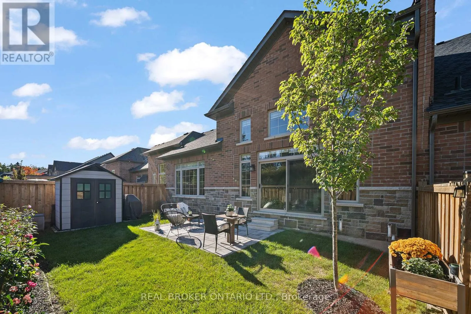 11 HOWARD WILLIAMS COURT