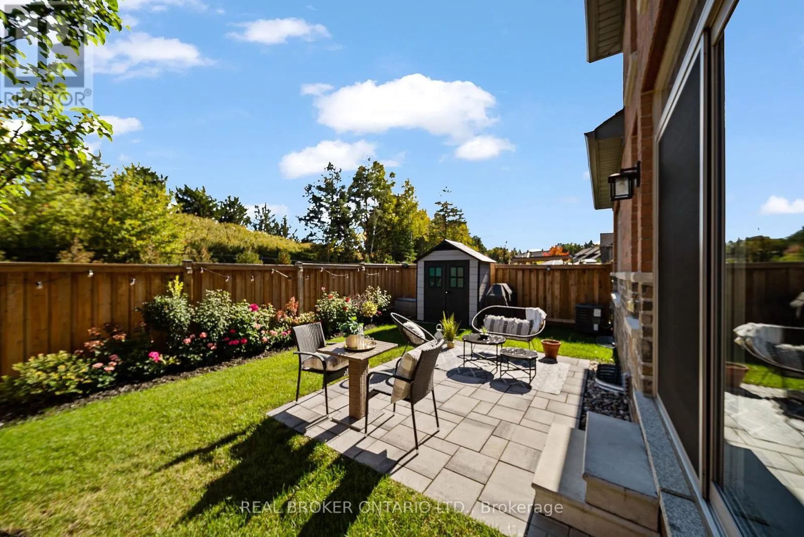 11 HOWARD WILLIAMS COURT