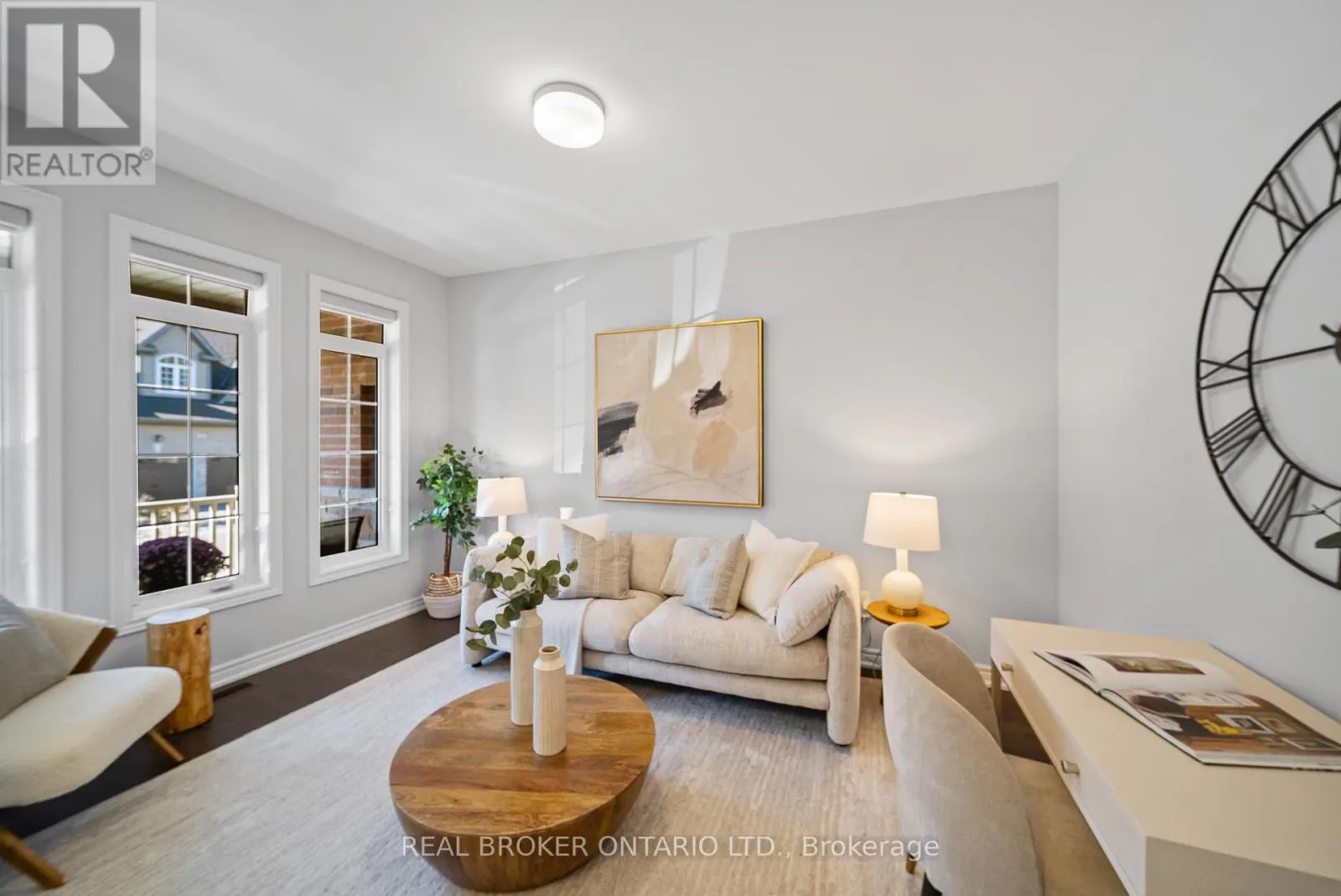 11 HOWARD WILLIAMS COURT