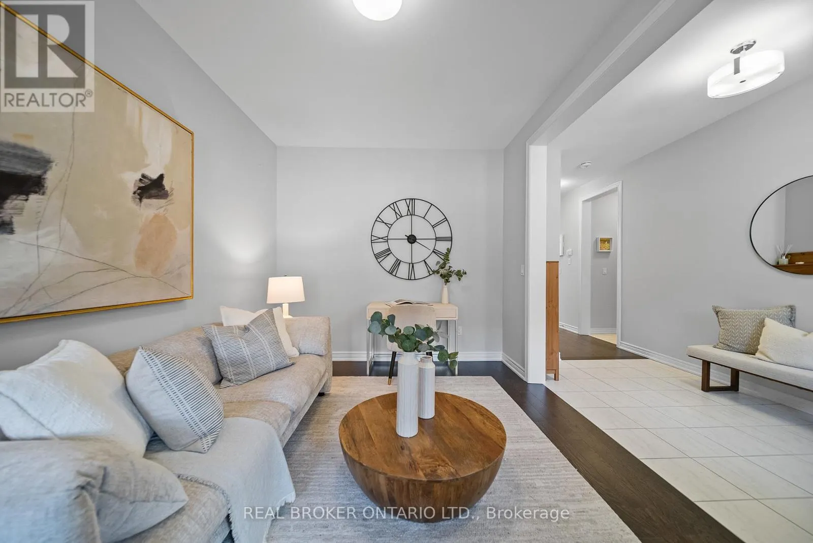 11 HOWARD WILLIAMS COURT