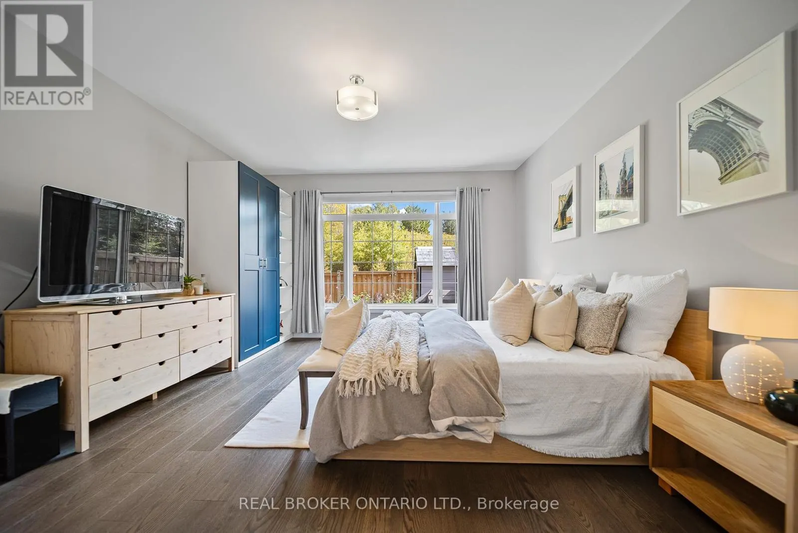 11 HOWARD WILLIAMS COURT