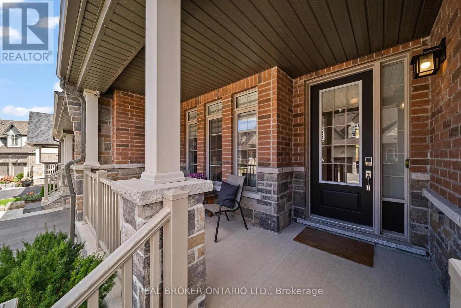 11 HOWARD WILLIAMS COURT