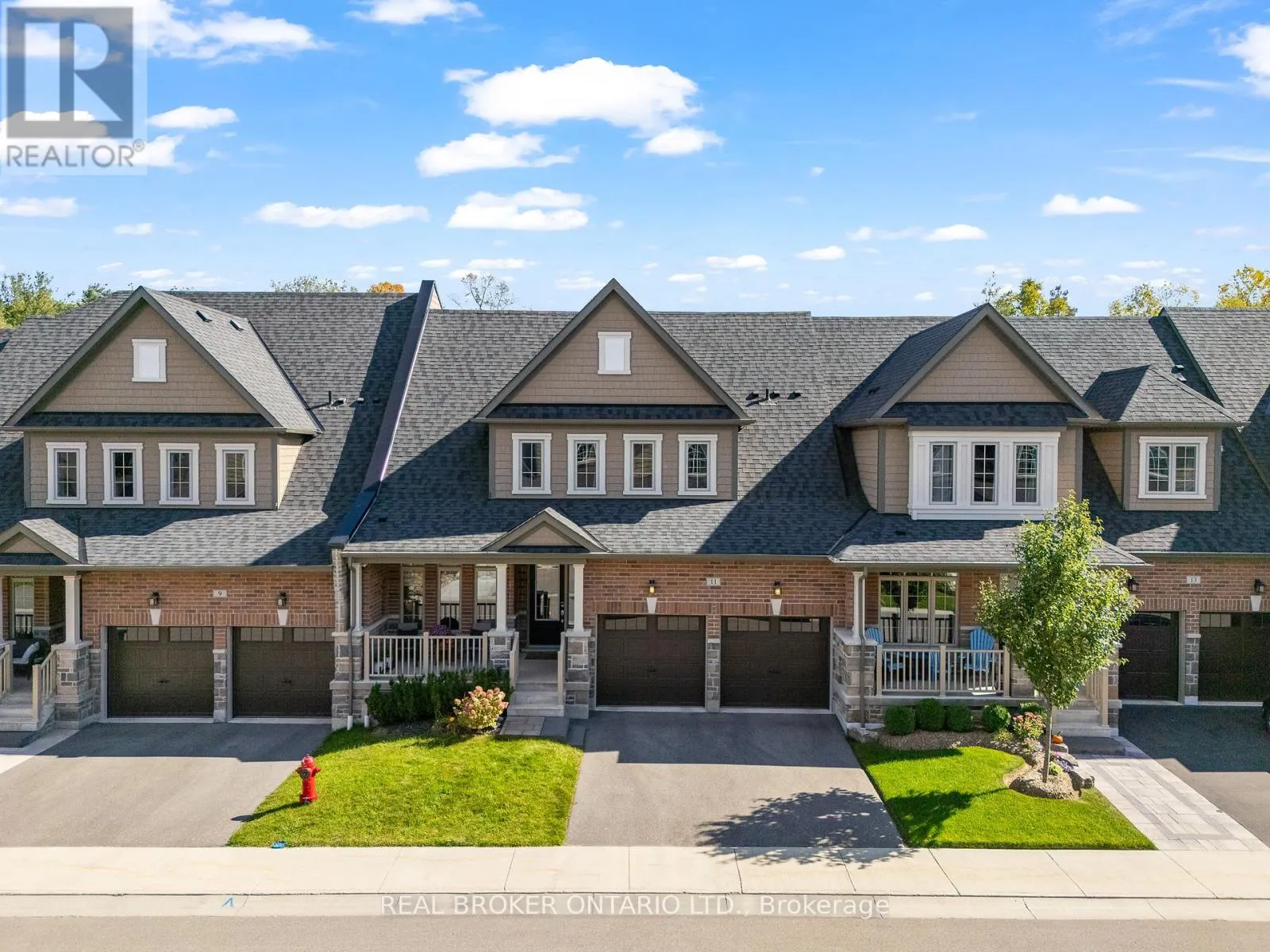11 HOWARD WILLIAMS COURT