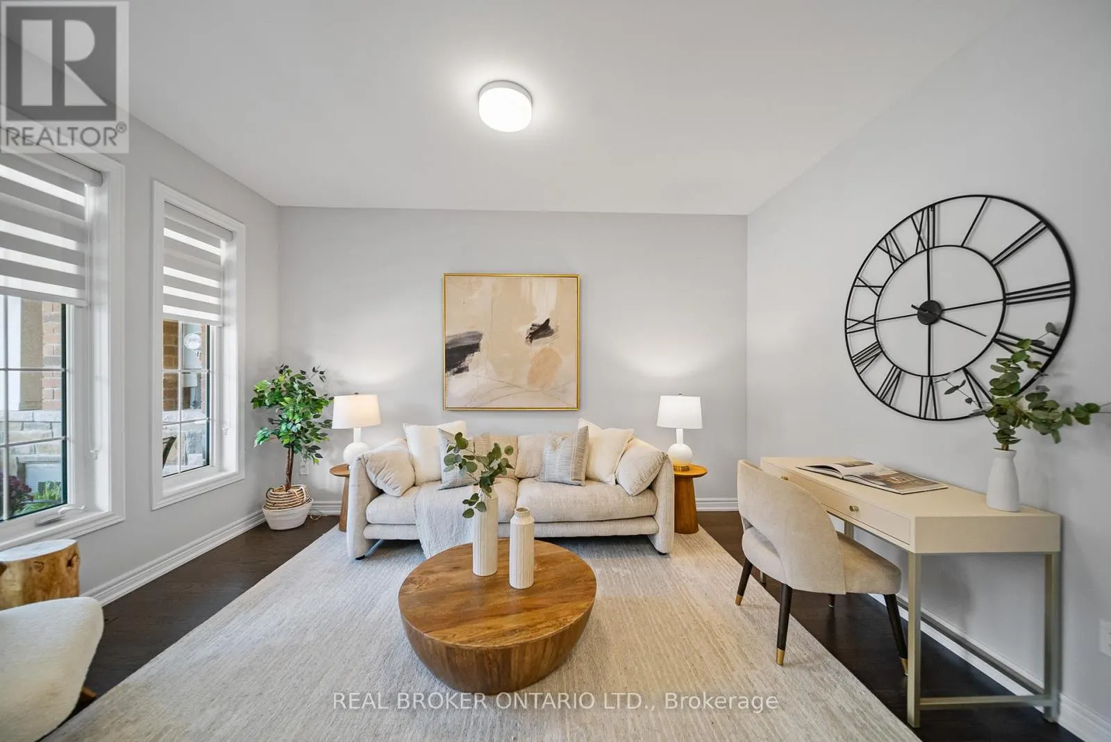11 HOWARD WILLIAMS COURT