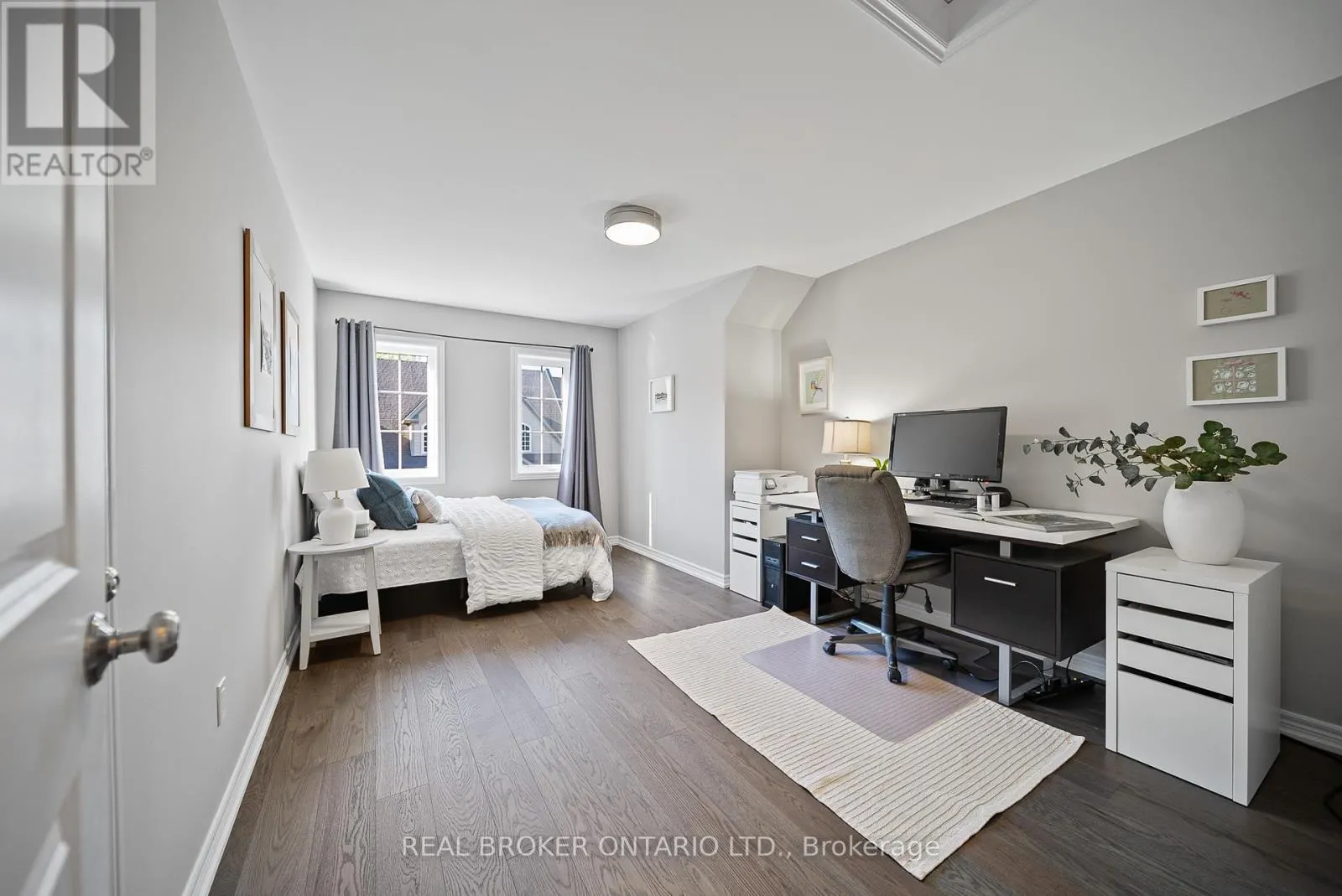 11 HOWARD WILLIAMS COURT