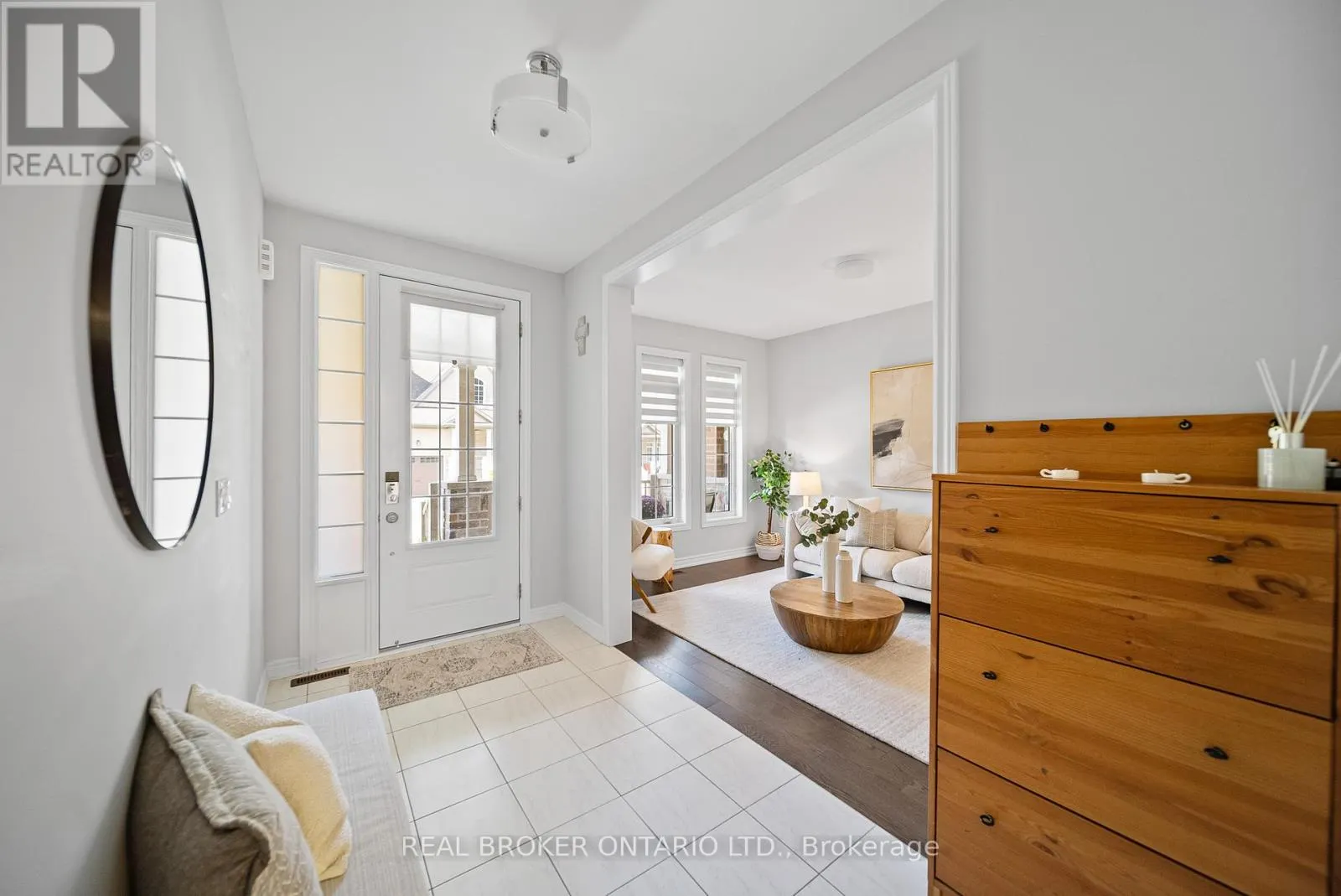 11 HOWARD WILLIAMS COURT