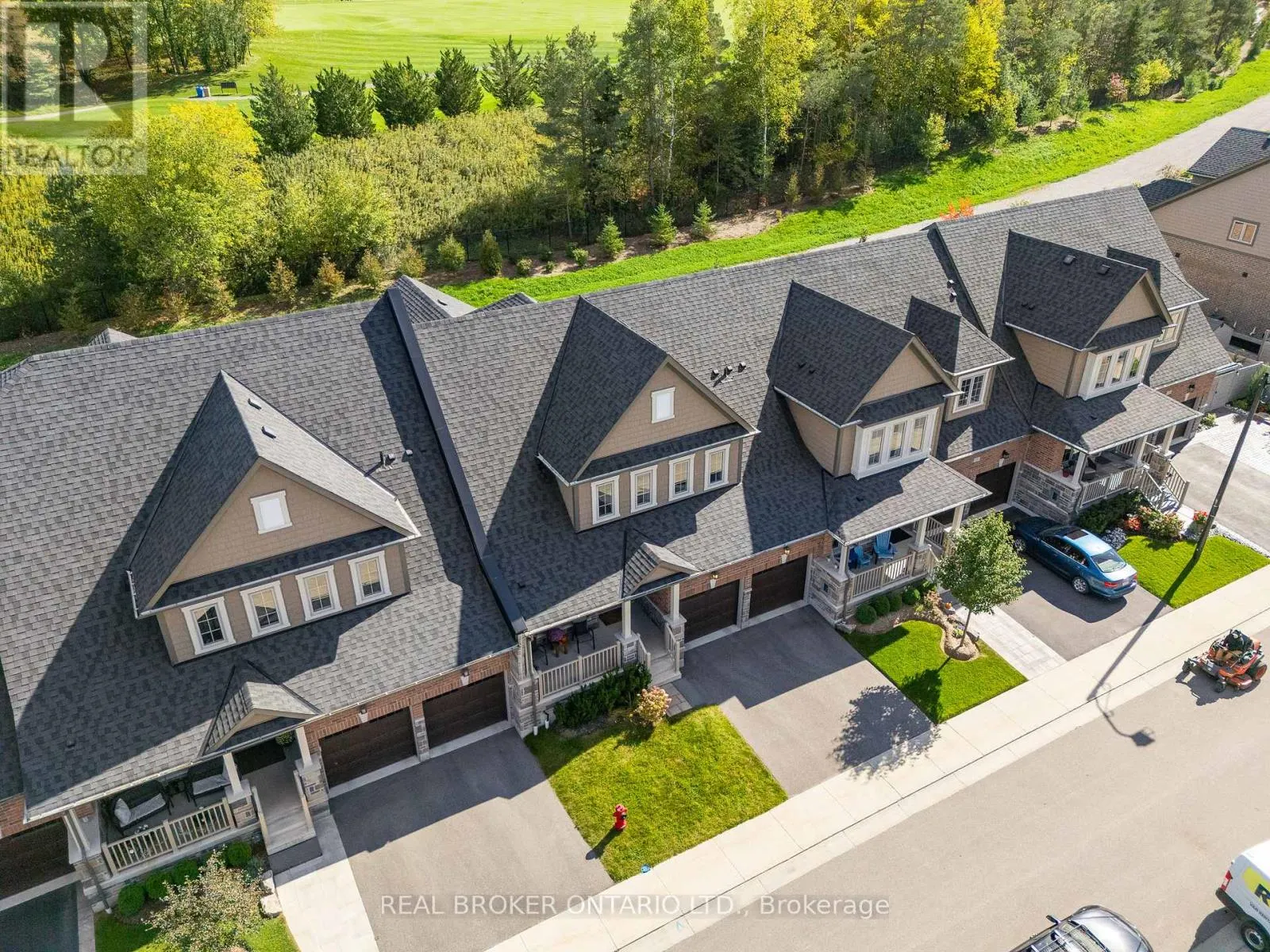 11 HOWARD WILLIAMS COURT
