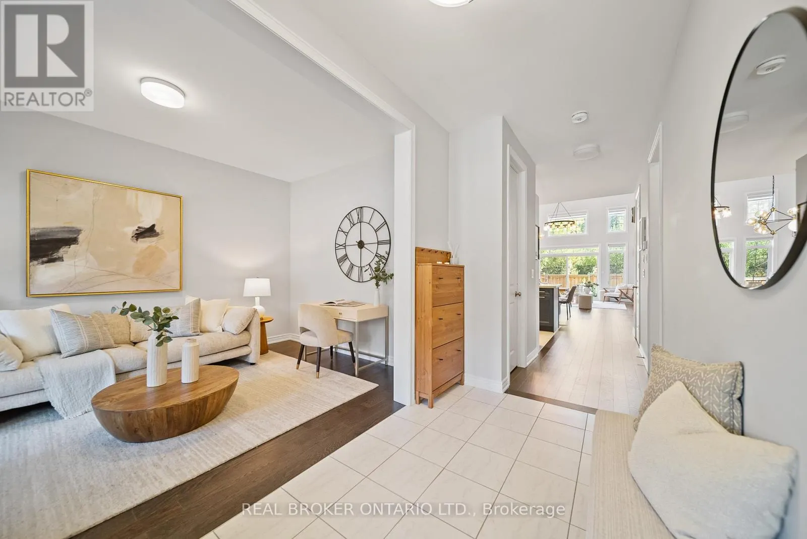 11 HOWARD WILLIAMS COURT