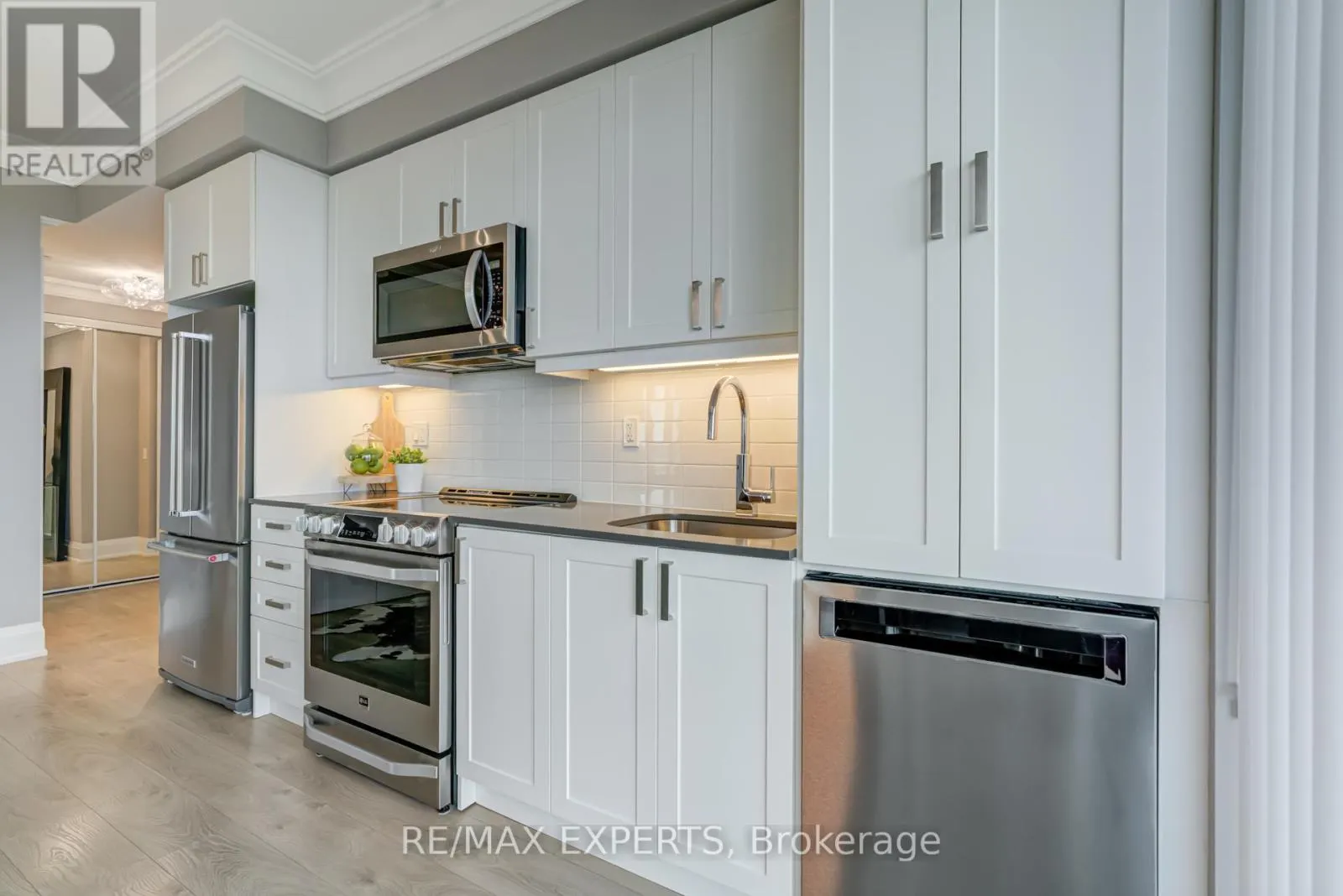 2106 - 7895 JANE STREET