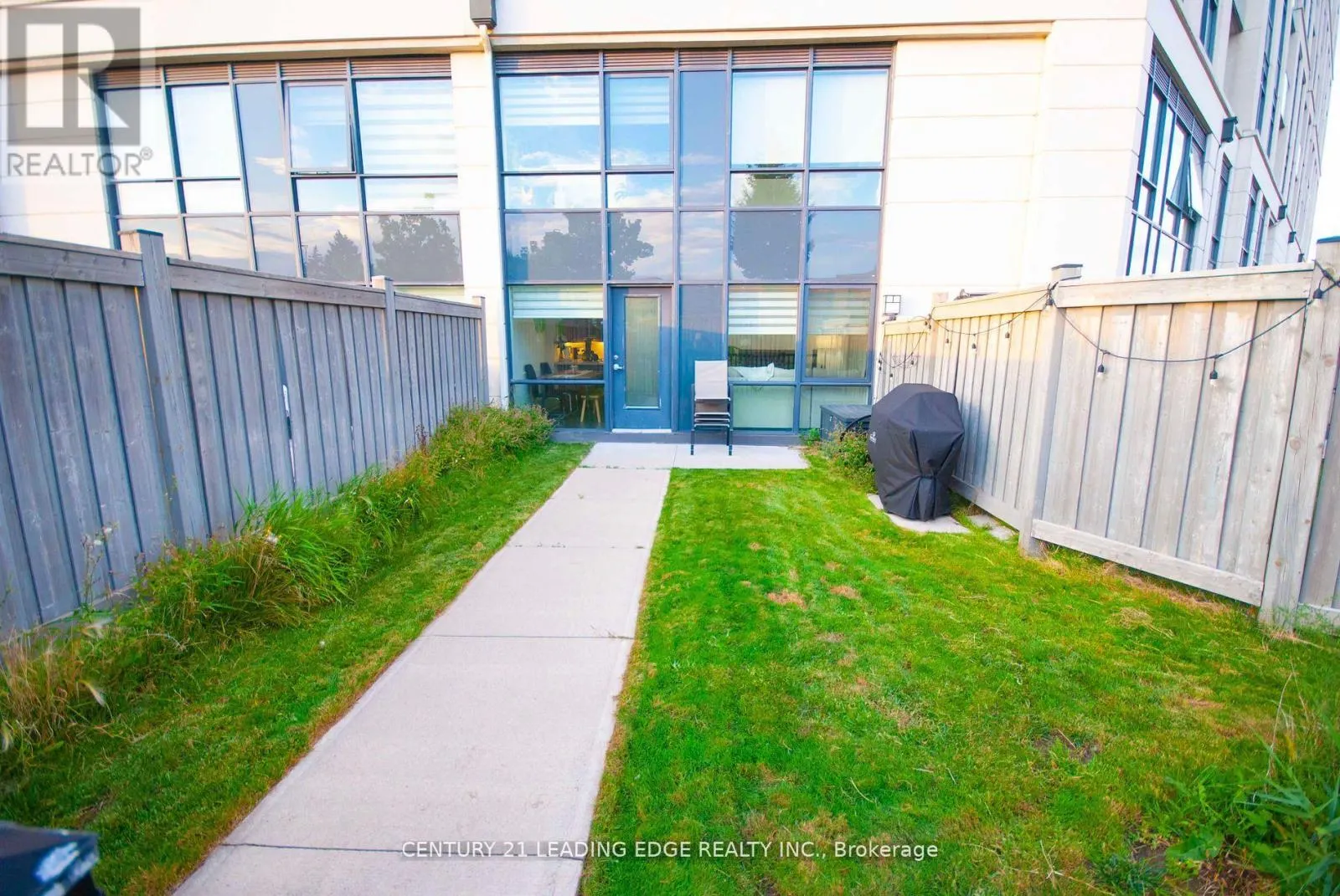 108 - 24 WOODSTREAM BOULEVARD
