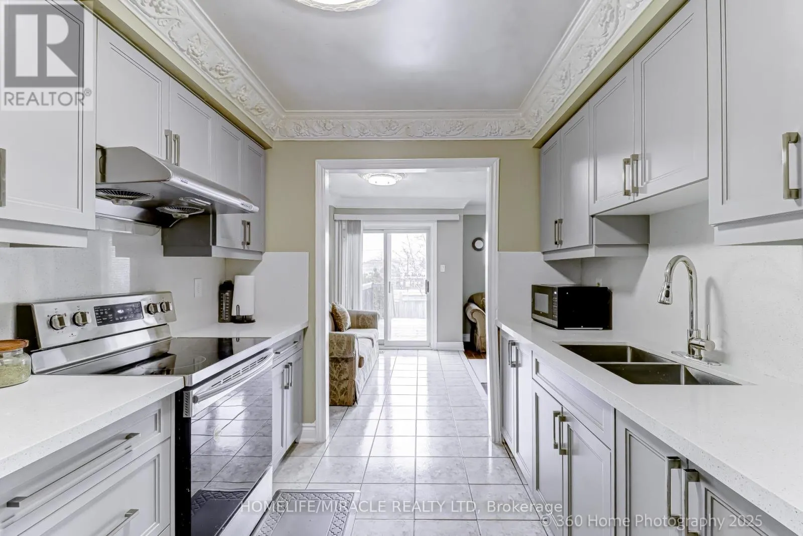 7 CREEKWOOD COURT