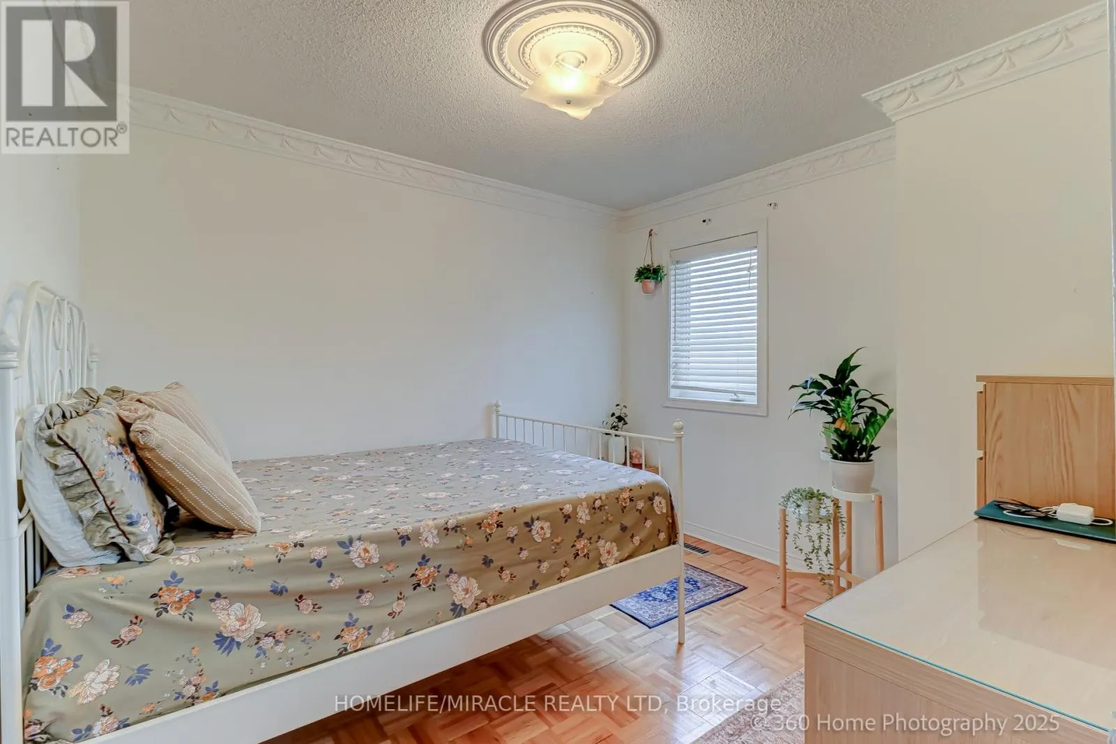 7 CREEKWOOD COURT