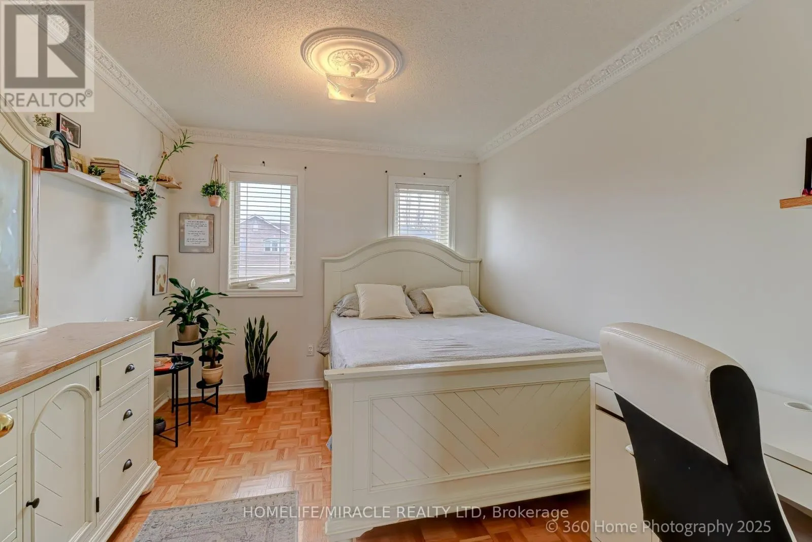 7 CREEKWOOD COURT