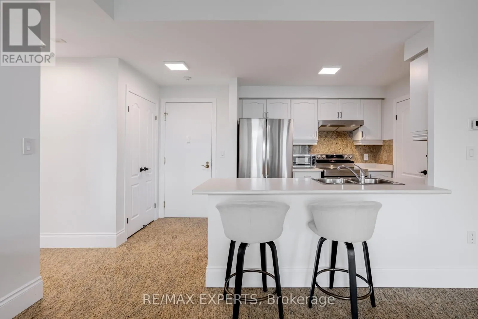 408 - 53 WOODBRIDGE AVENUE N
