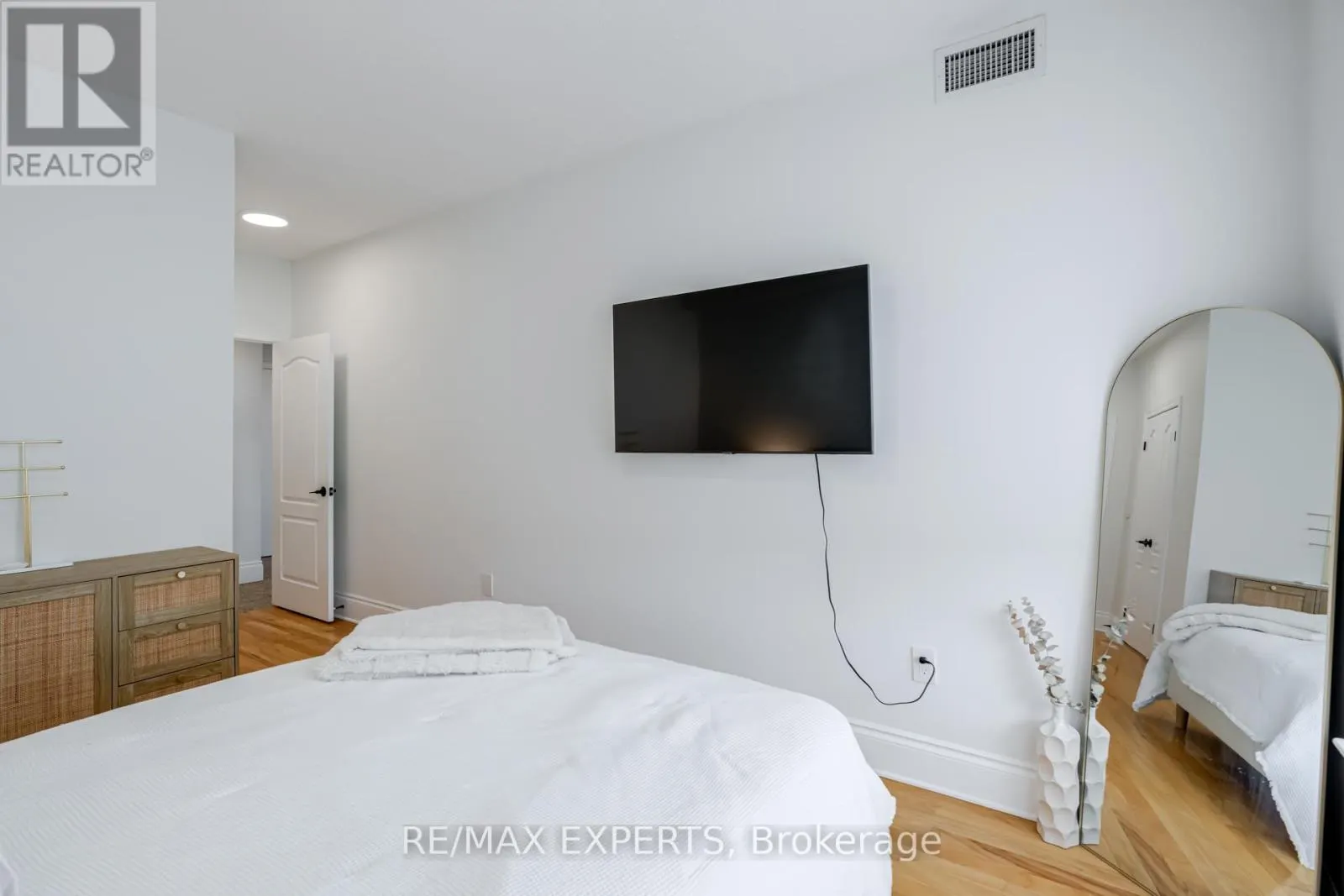 408 - 53 WOODBRIDGE AVENUE N