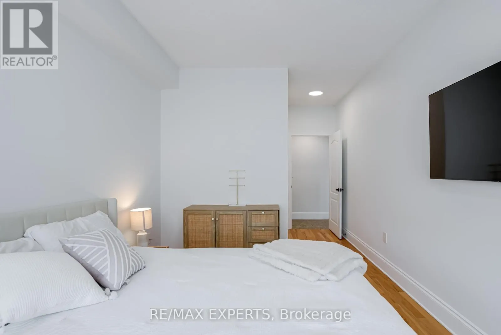 408 - 53 WOODBRIDGE AVENUE N