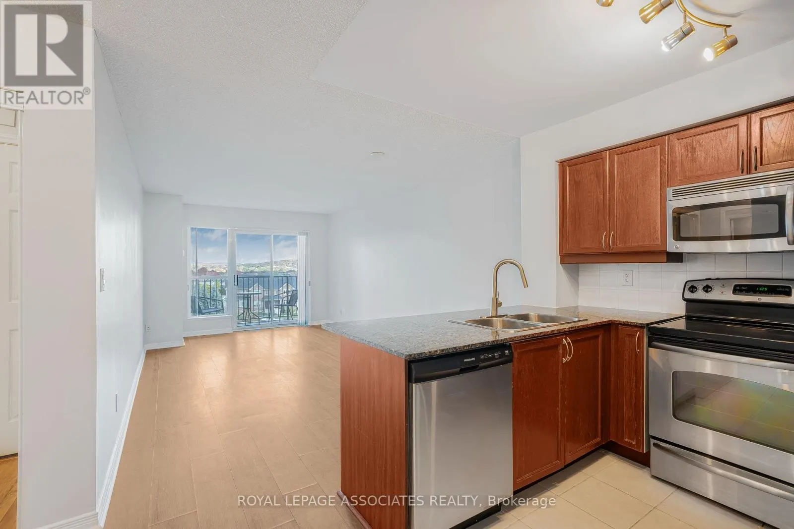 715 - 185 ONEIDA CRESCENT