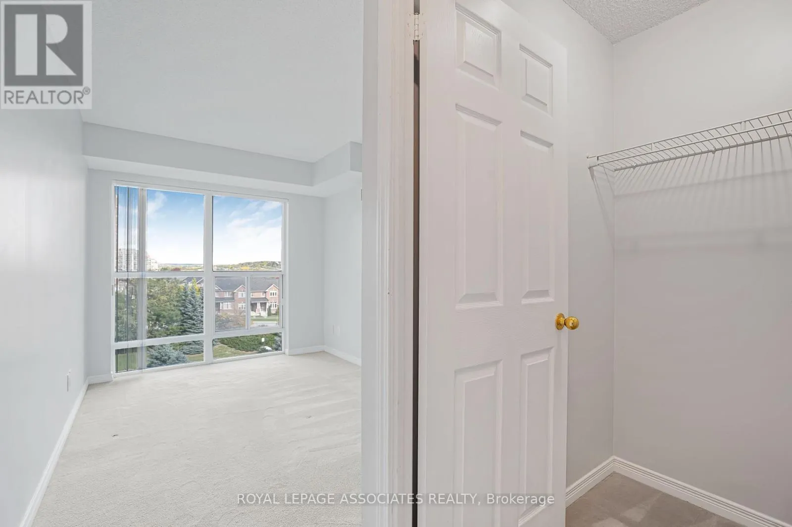 715 - 185 ONEIDA CRESCENT