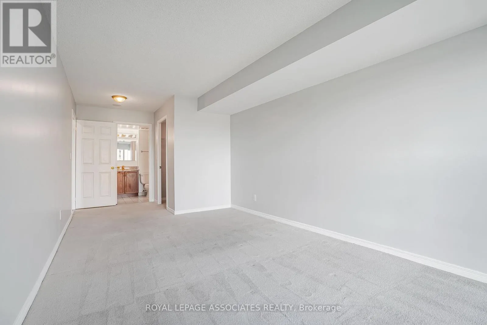 715 - 185 ONEIDA CRESCENT