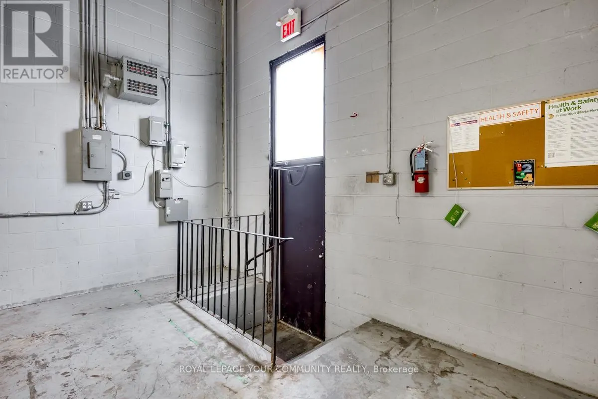 4 - 255 INDUSTRIAL PARKWAY S