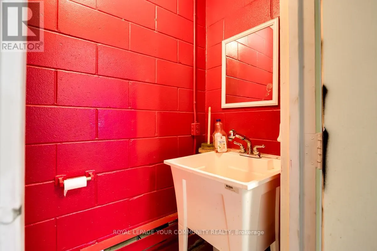 4 - 255 INDUSTRIAL PARKWAY S