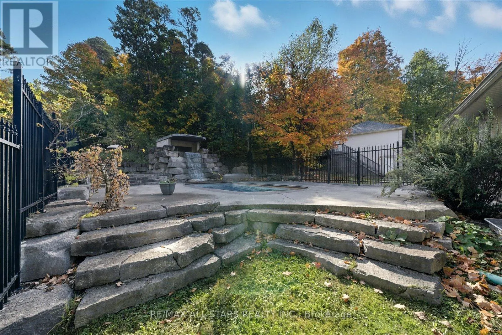 40 ALGONQUIN FOREST DRIVE