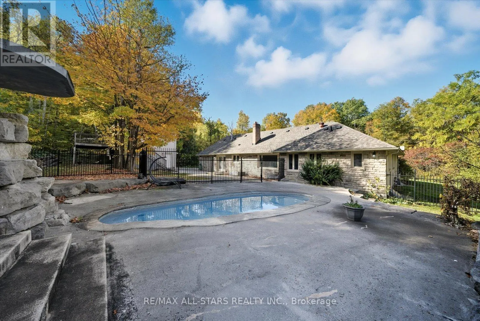 40 ALGONQUIN FOREST DRIVE