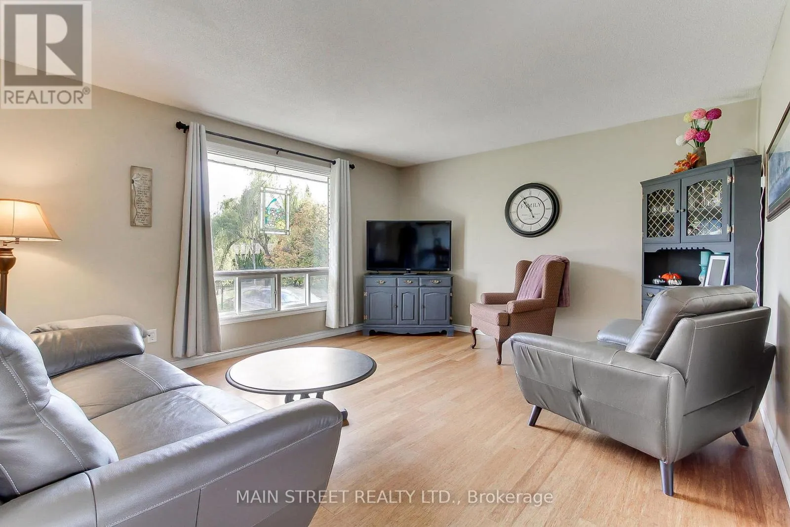 32 BEAVERDALE CRESCENT