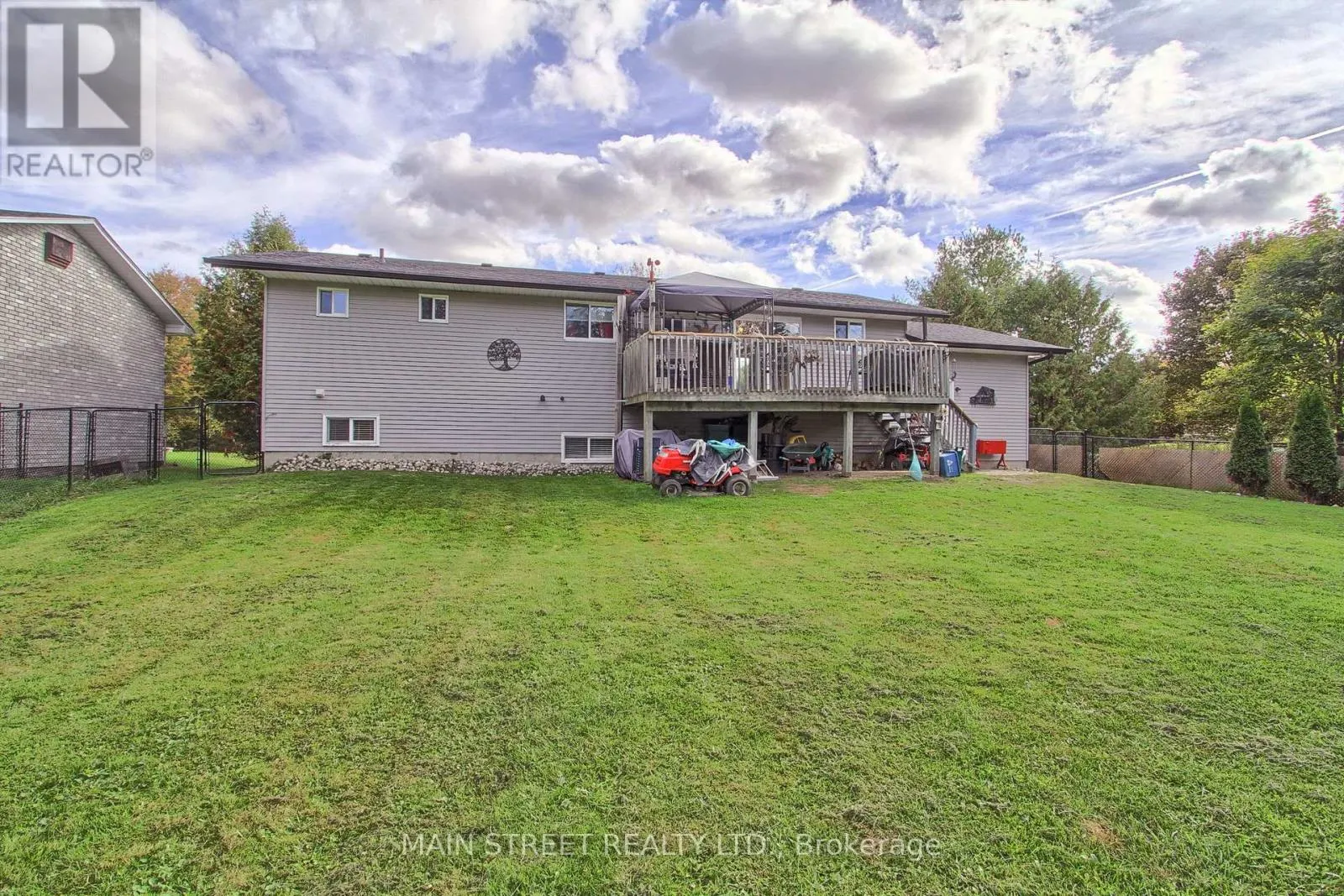 32 BEAVERDALE CRESCENT