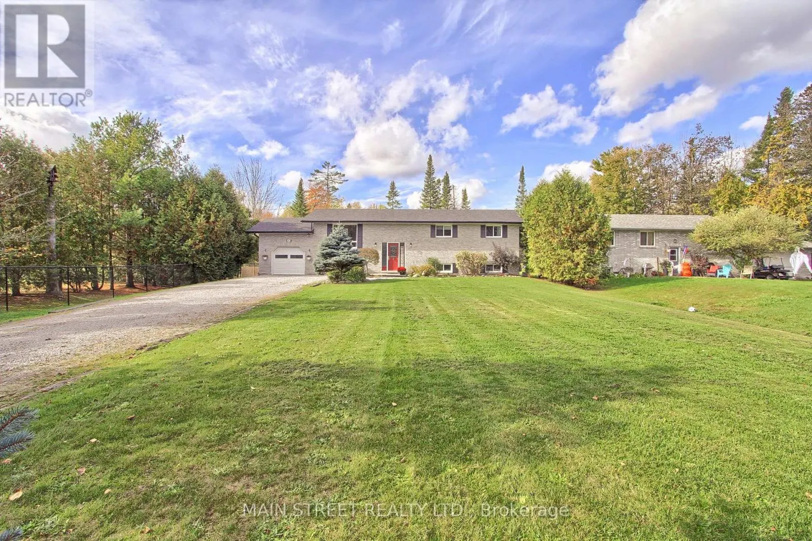 32 BEAVERDALE CRESCENT