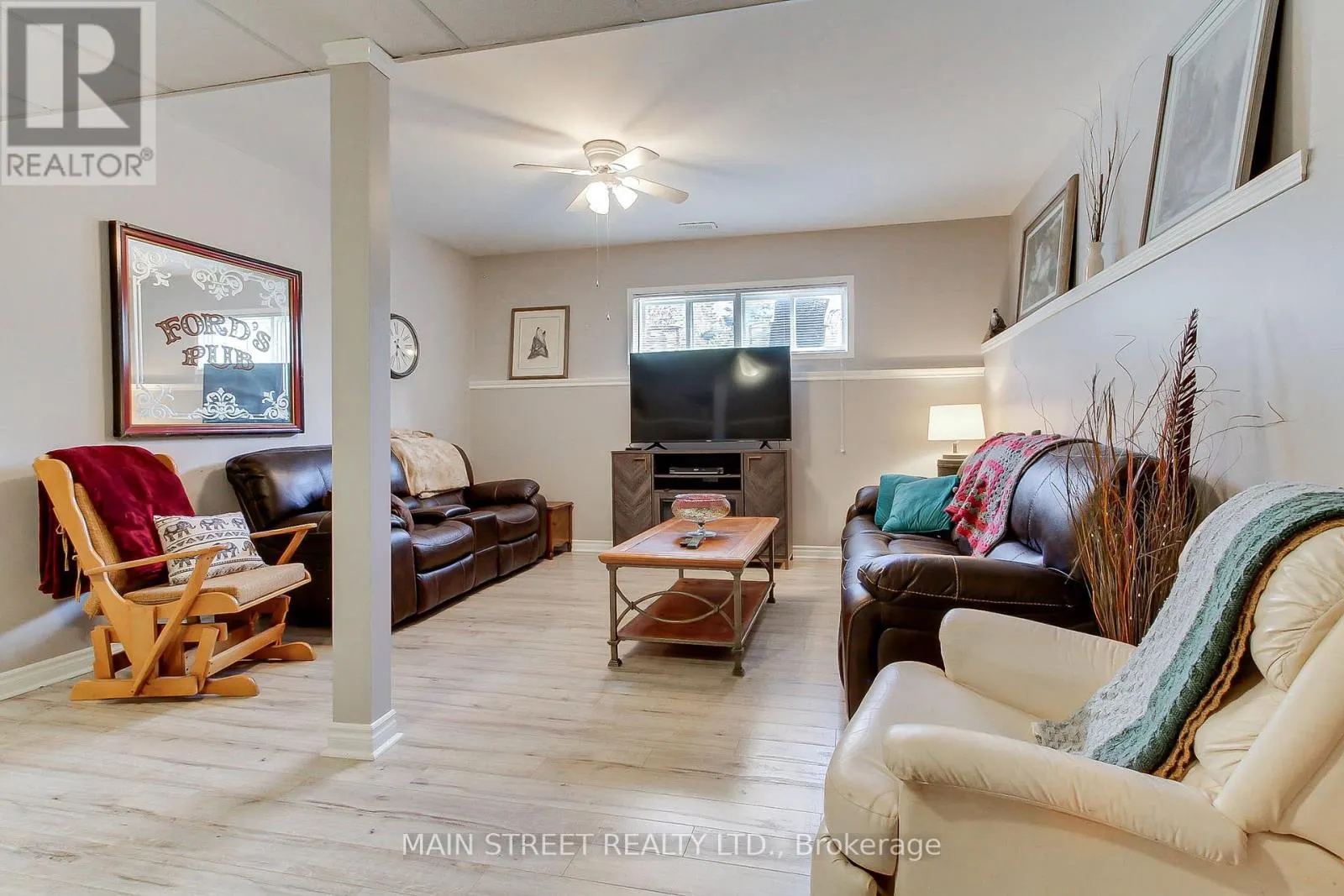 32 BEAVERDALE CRESCENT