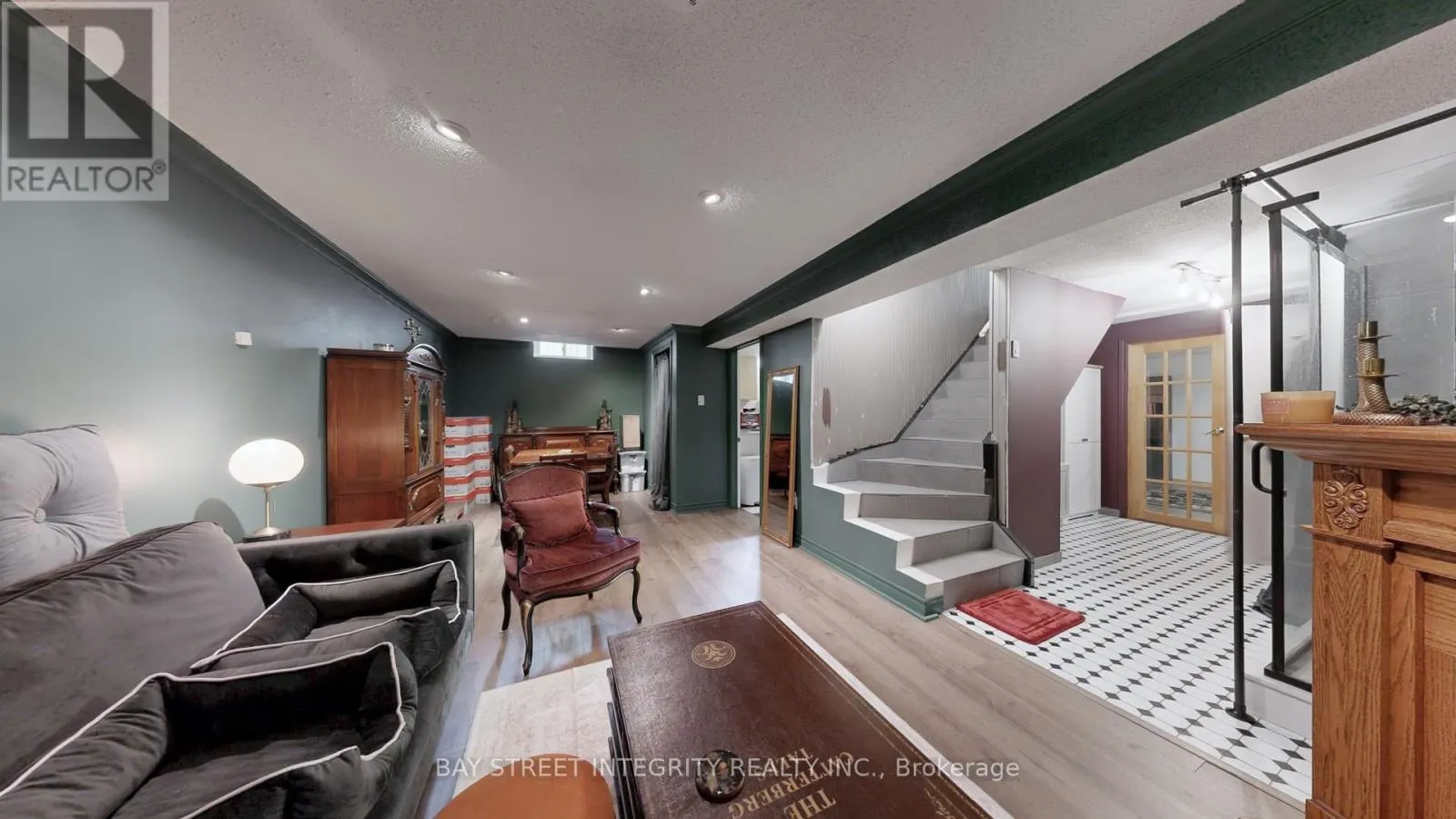 904 WAYNE DRIVE