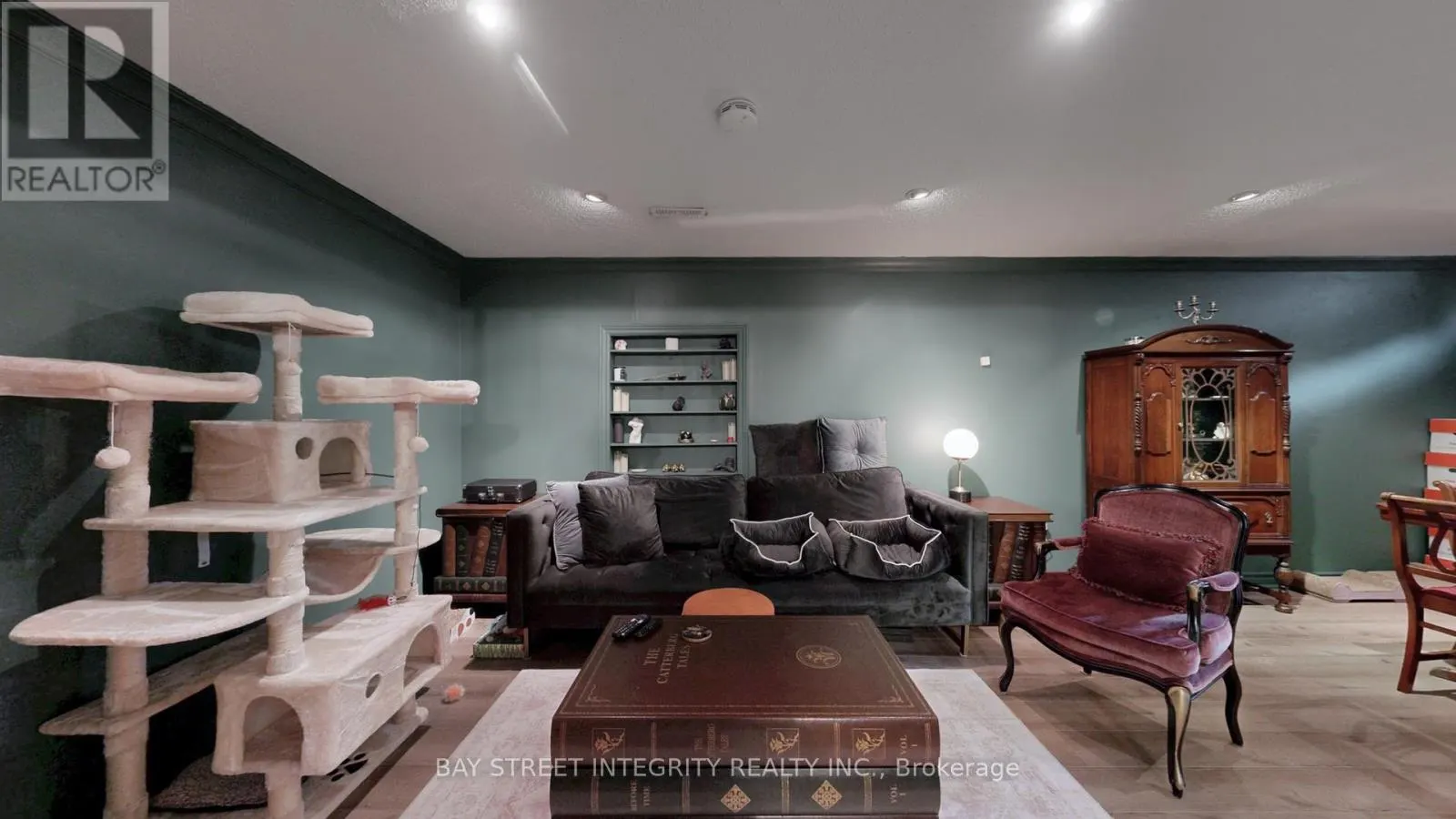 904 WAYNE DRIVE