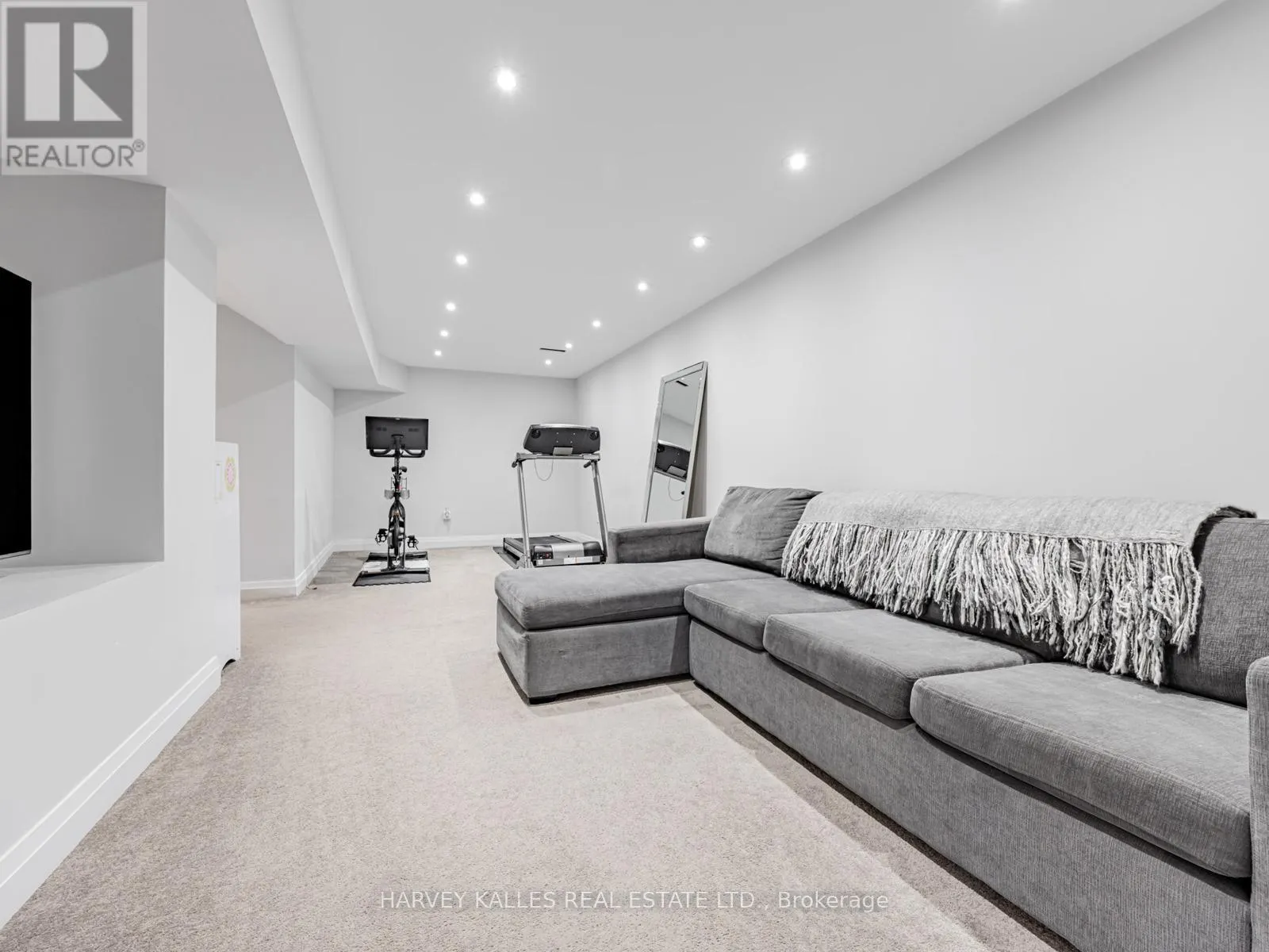 106 BAY HILL DRIVE