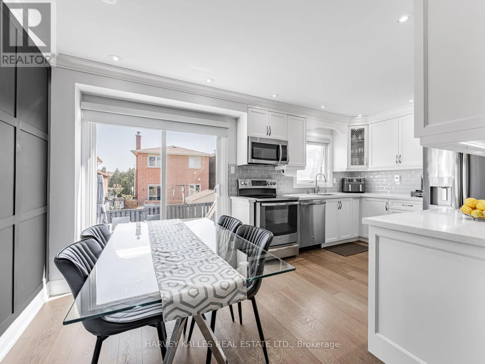 106 BAY HILL DRIVE