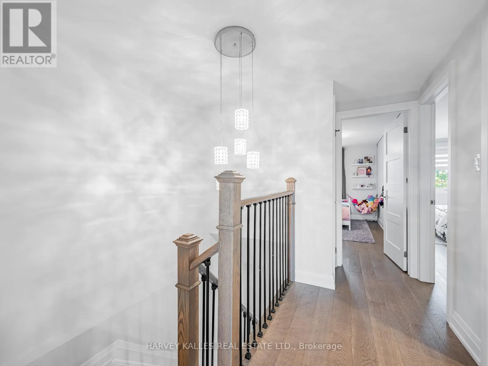 106 BAY HILL DRIVE