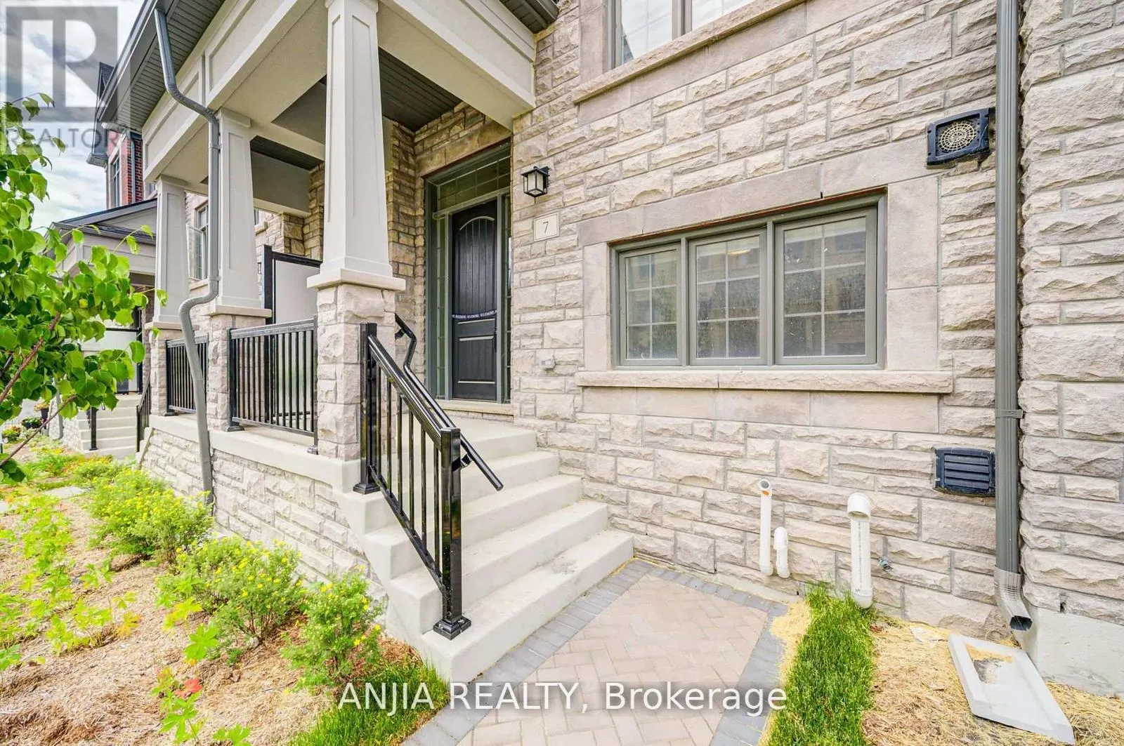 7 BRIGHT TERRACE WAY E