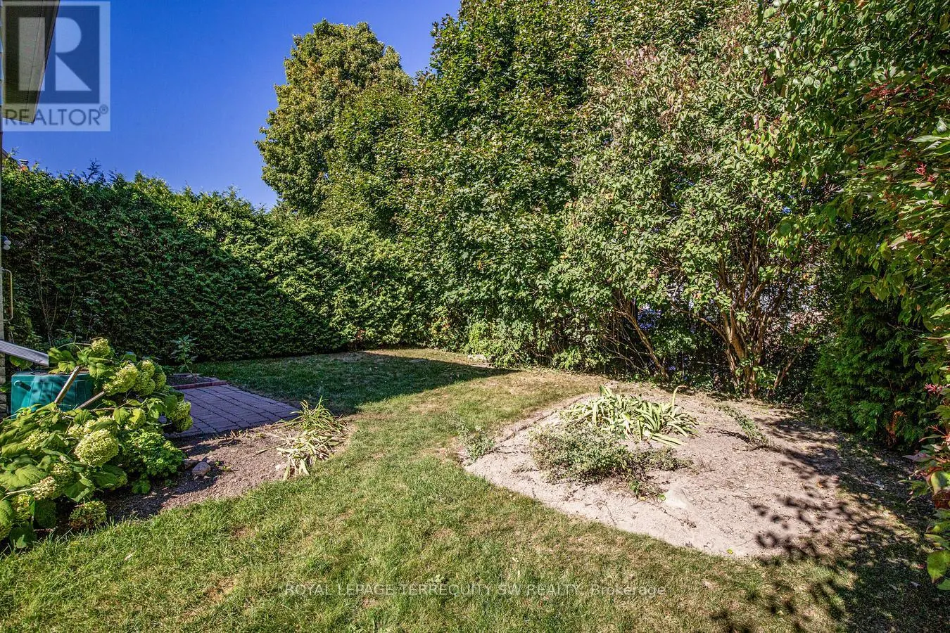 329 DENNIE AVENUE