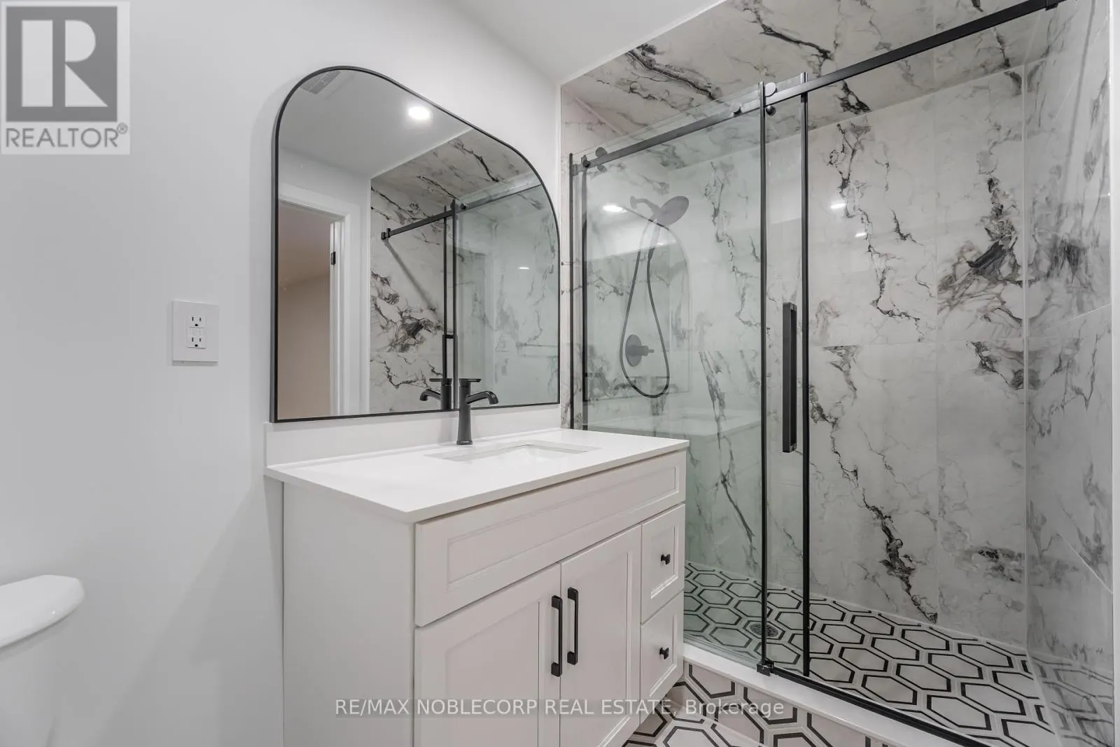 LOWER - 131 DUNSTAN CRESCENT