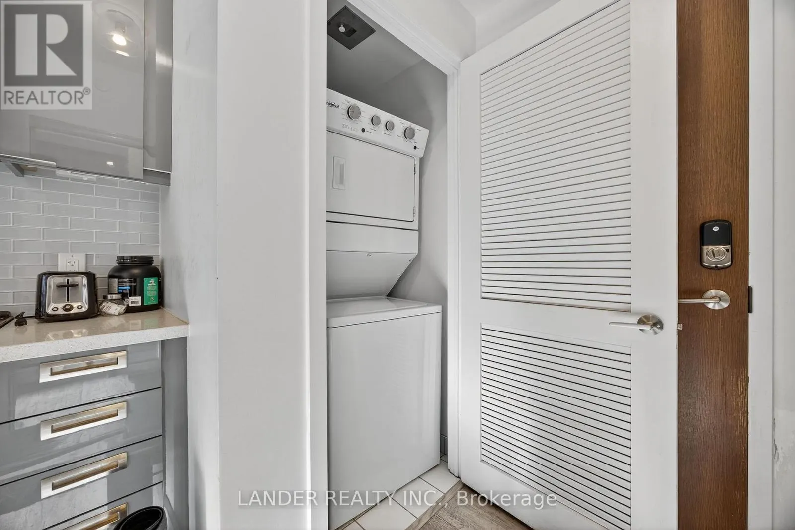 D233 - 333 SEA RAY AVENUE