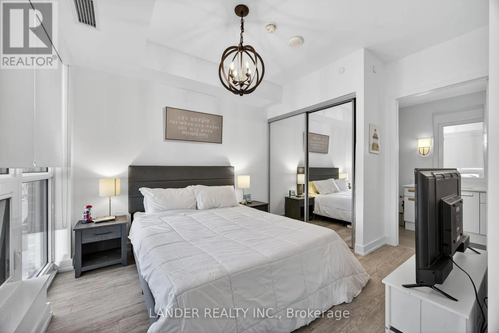 D233 - 333 SEA RAY AVENUE