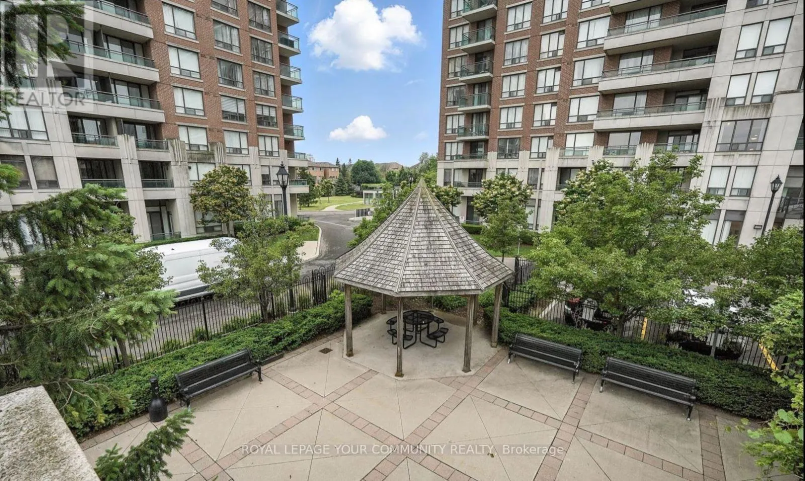 905 - 350 RED MAPLE ROAD