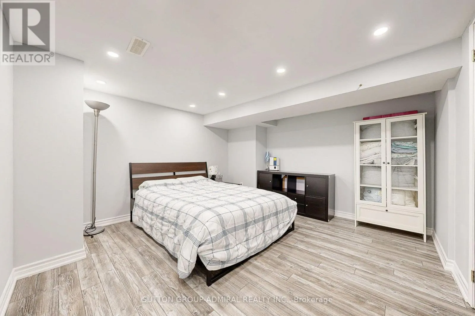 86 AUTUMN HILL BOULEVARD