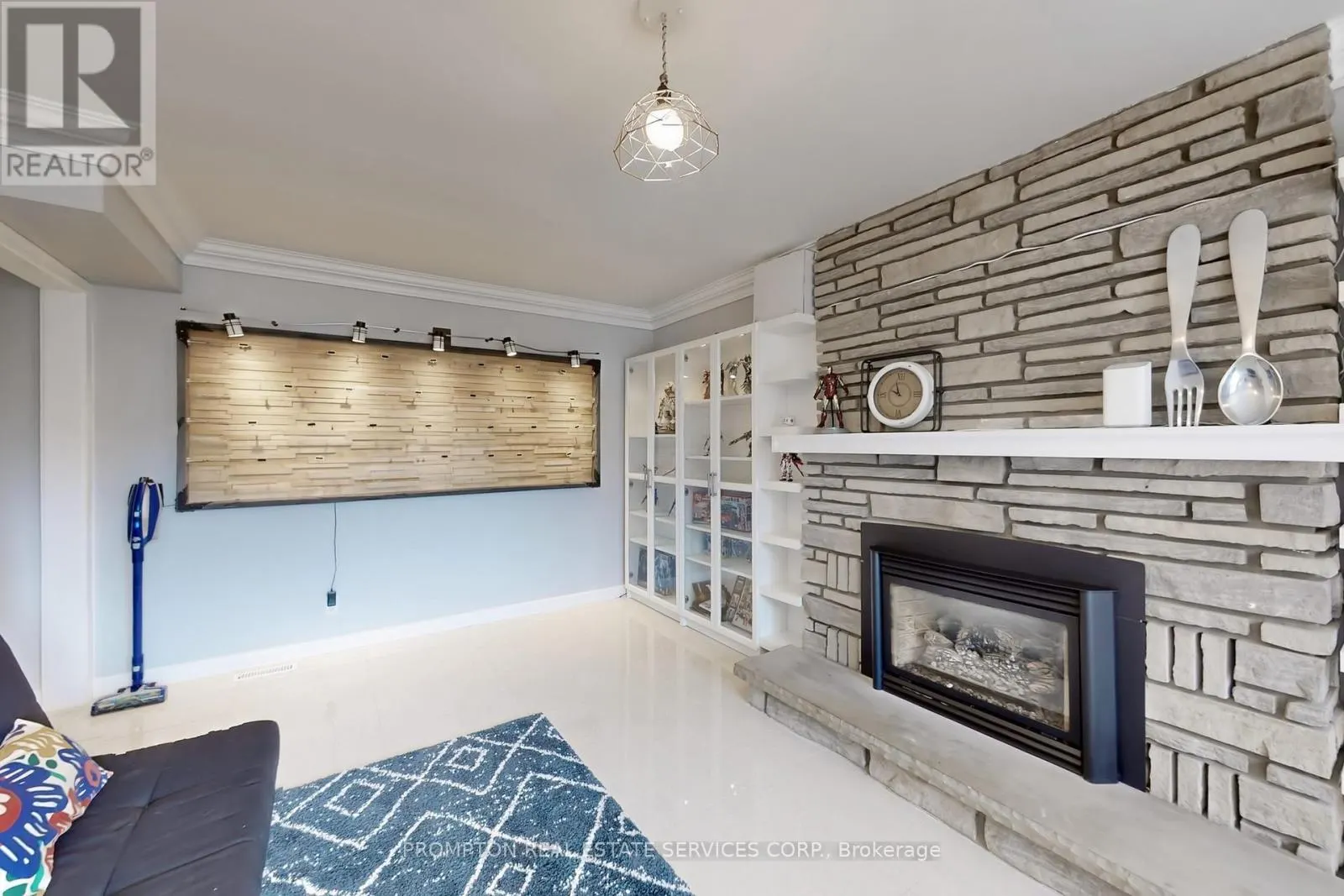 89 RIVERGLEN DRIVE