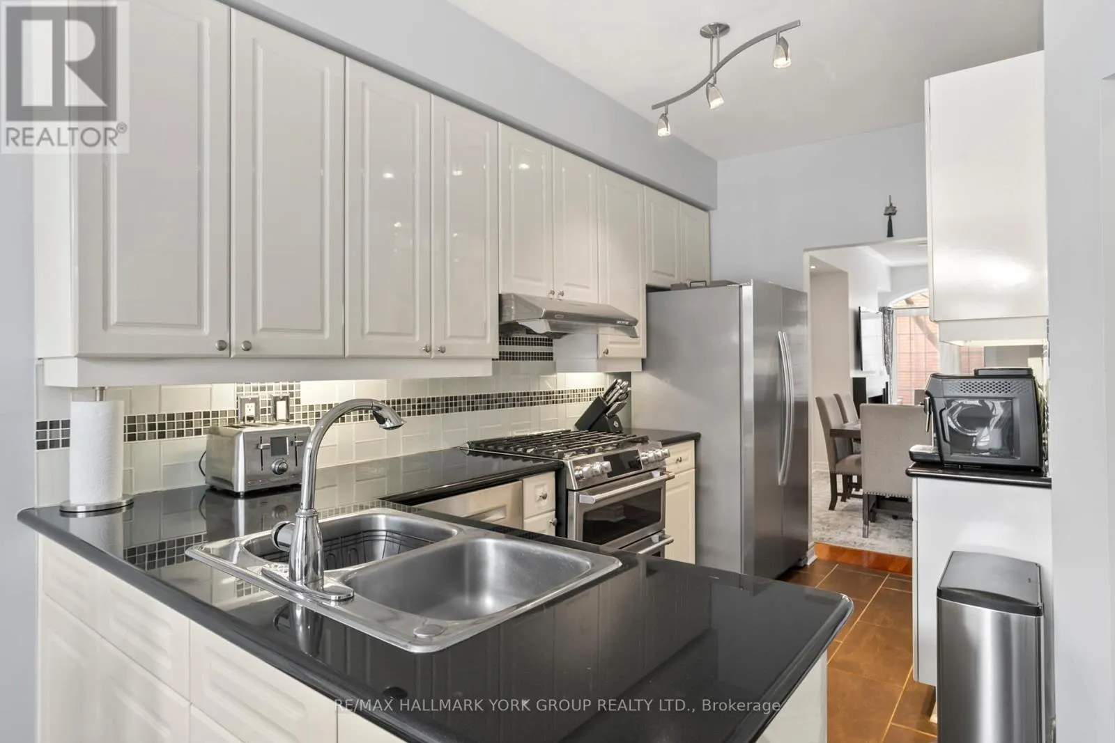 UNIT 10 - 38 HUNT AVENUE