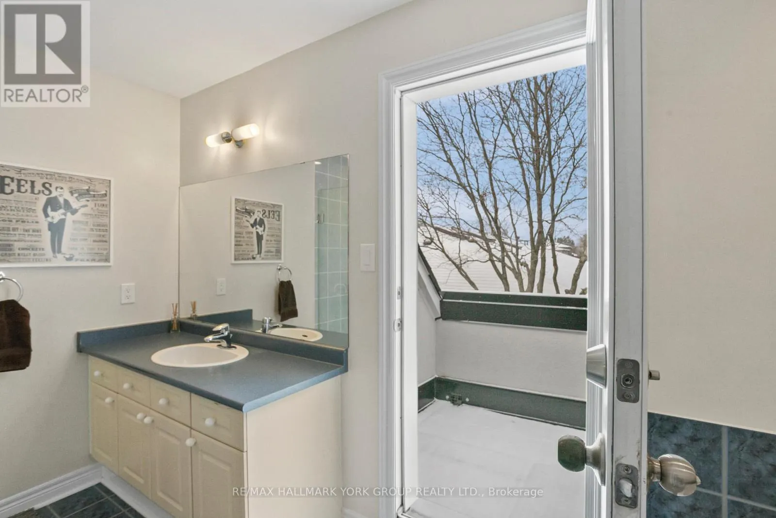 UNIT 10 - 38 HUNT AVENUE